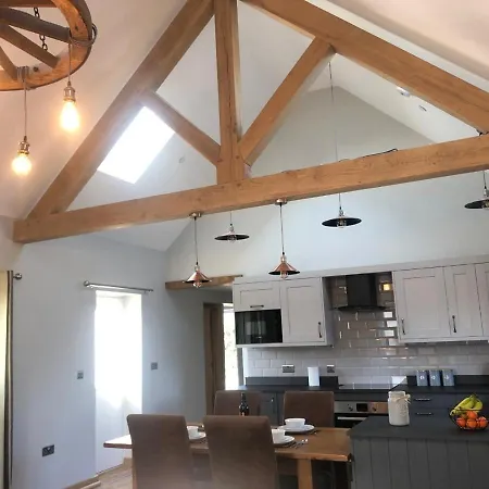 Newly Converted Luxury Barn With Private Hot Tub Bodfari Esterno foto