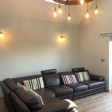 Newly Converted Luxury Barn With Private Hot Tub Bodfari Esterno foto