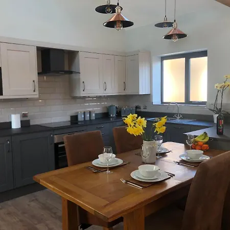 Newly Converted Luxury Barn With Private Hot Tub Bodfari Esterno foto