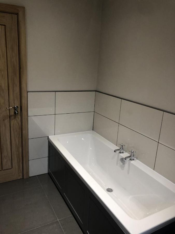 Newly Converted Luxury Barn With Private Hot Tub Holiday home Bodfari