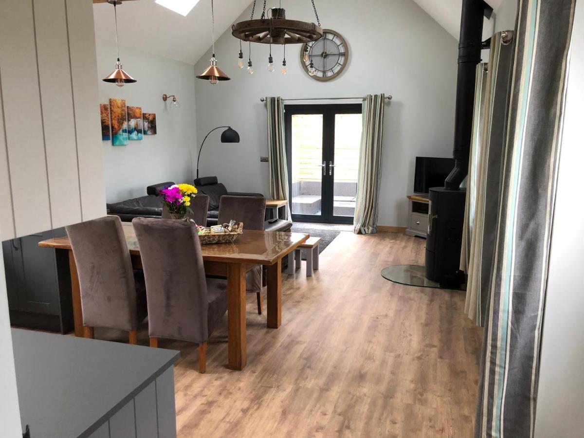 Newly Converted Luxury Barn With Private Hot Tub Holiday home Bodfari