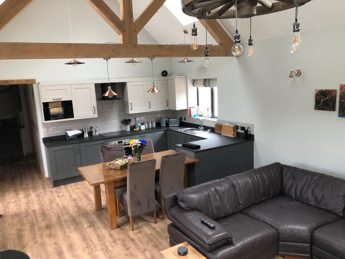 Newly Converted Luxury Barn With Private Hot Tub *
