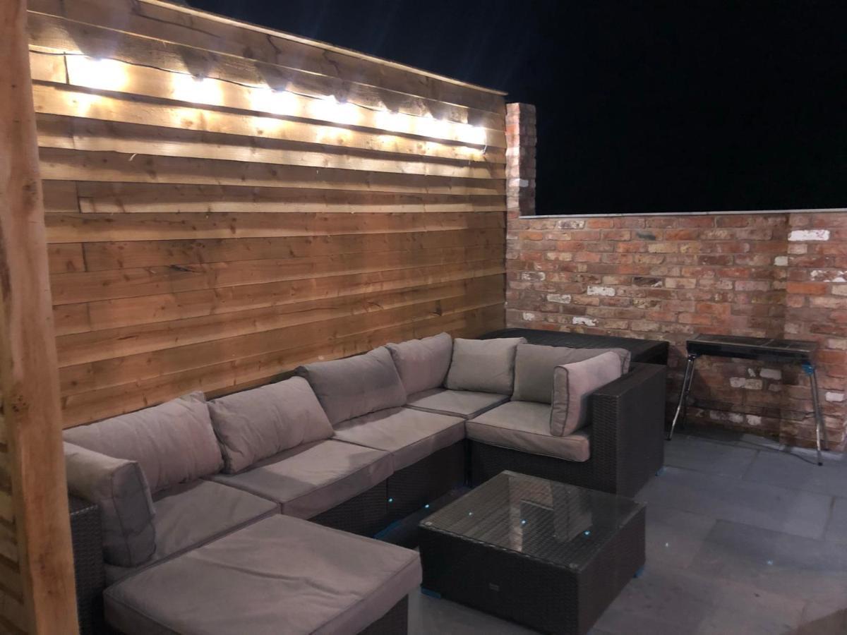 Newly Converted Luxury Barn With Private Hot Tub Bodfari